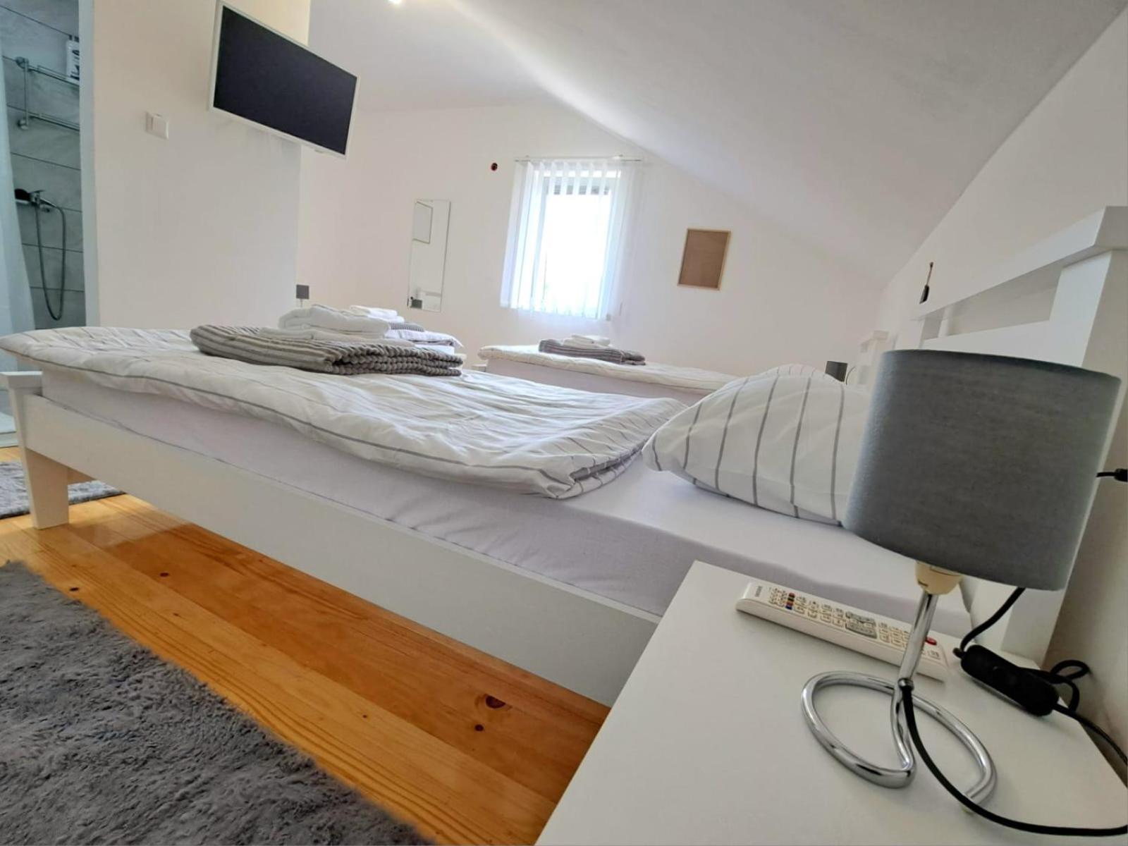 Sobe Zizi Bed & Breakfast Jajce Luaran gambar